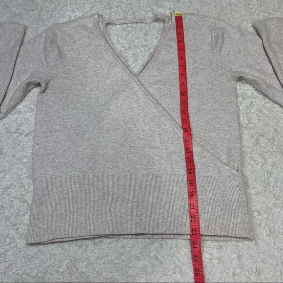 𝅺hinge Deep V Cross over sweater - Picture 9 of 10